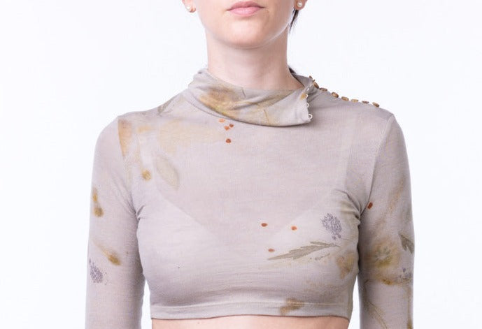 Maglia crop a maniche lunghe Ametea con tintura naturale ed ecoprint